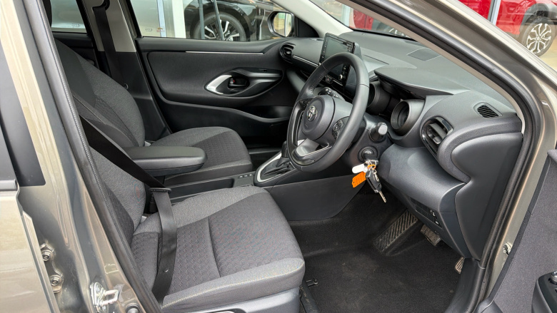 Toyota Yaris 1.5 Hybrid Design 5dr CVT Hybrid Hatchback